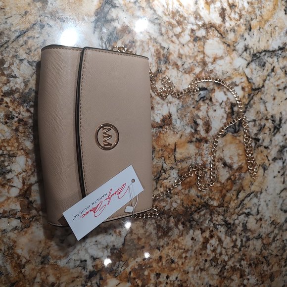 Marilyn Monroe crossbody, NWT, 8"X6", long gold chain, magnetic closure. Clean - Picture 9 of 12